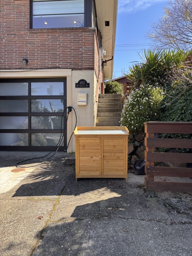 READER REPORT: Bakery shelving taken from outside Admiral house. Mistake or theft?