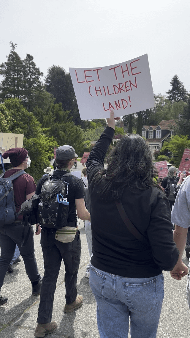 Today’s protest in Laurelhurst supporting helicopter transport to Seattle Children’s Hospital
