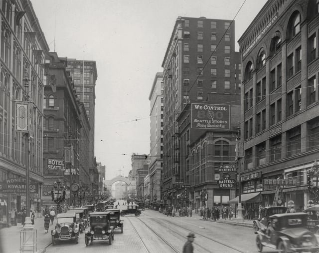 A street scene in Seattle (1925)