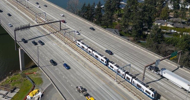 Light rail 2 Line reopens after its first snag crossing Lake Washington