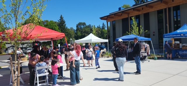 HAPPENING NOW: Community Market at White Center HUB