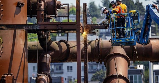 Demolition of ladders, catwalks underway at Seattle’s Gas Works Park