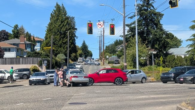 TRAFFIC ALERT: Crash at 35th/Fauntleroy