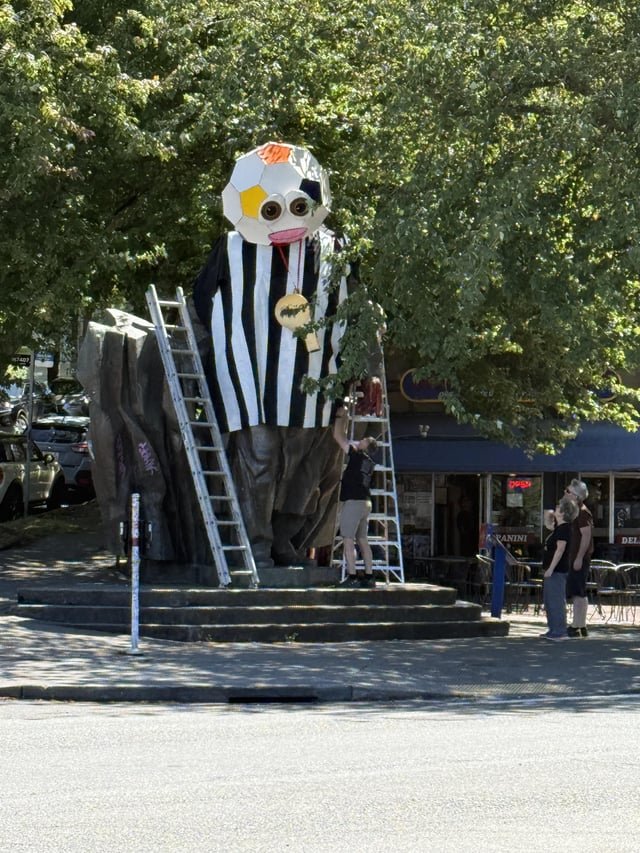 Fremont Lenin statue for FIFA
