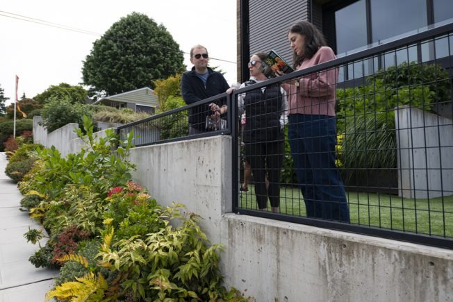 PHOTOS: Visiting all 12 stops during this year’s West Seattle Garden Tour