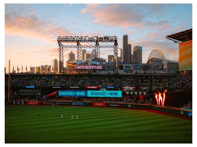 The sun broke out last night just in time for the Mariners win!
