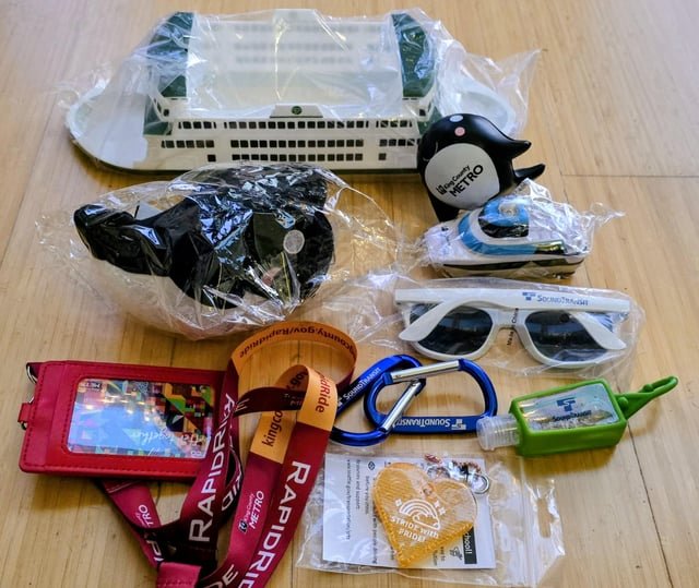 I left Seattle. The water taxi to West Seattle had live DJ music and free gifts to add to collection.