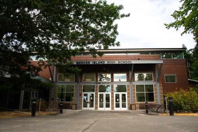 Mercer Island superintendent knew of teacher sexual misconduct allegations despite public statements