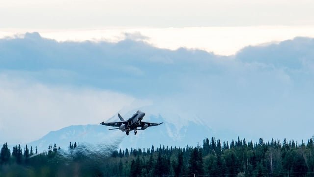 Marine Corps F/A-18 crashes in Washington state, sparks wildfire