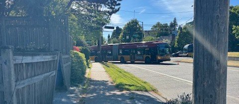 TRAFFIC ALERT: Bus trouble blocks 35th/Trenton