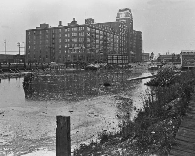 Seattle ‘stalgia circa ’18, sipping swastika sodas by the Sears swamp in Sodo