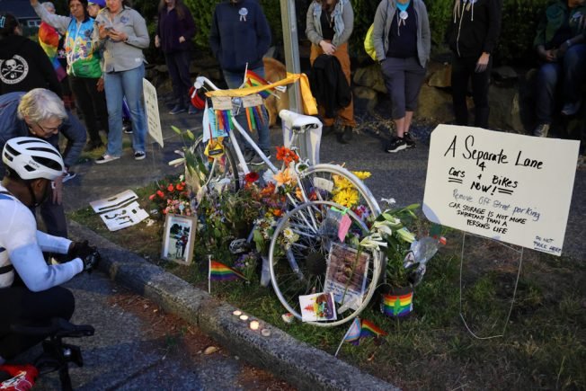 READER REPORT: Neighbor stops apparent attempt to remove Fauntleroy ‘ghost bike’