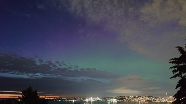 Aurora glimpsed from West Seattle