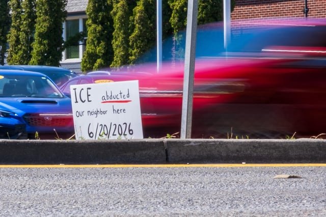 ICE ramps up presence in Shoreline as witnesses push back