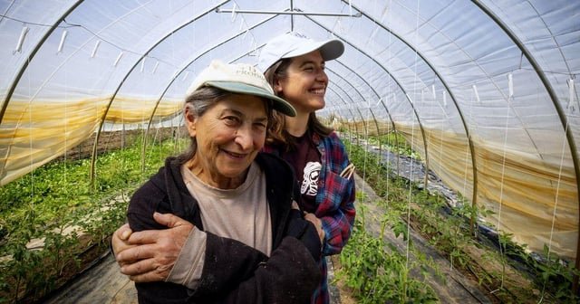 Skagit Valley farmers, who shaped how we eat, work to pass the shovel to next generation