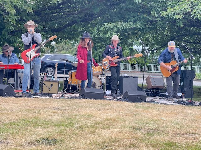 HAPPENING NOW: Admiral Music in the Parks’ first 2026 concert