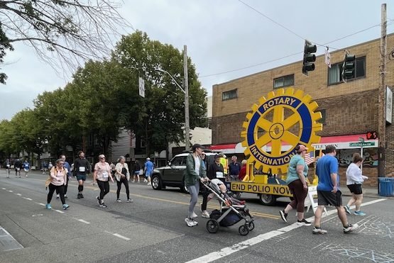 VIDEO: 600+ run, walk in Float Dodger 5K to help West Seattle Food Bank