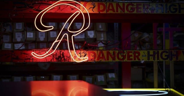 Are Seattle’s beloved neon signs going away?