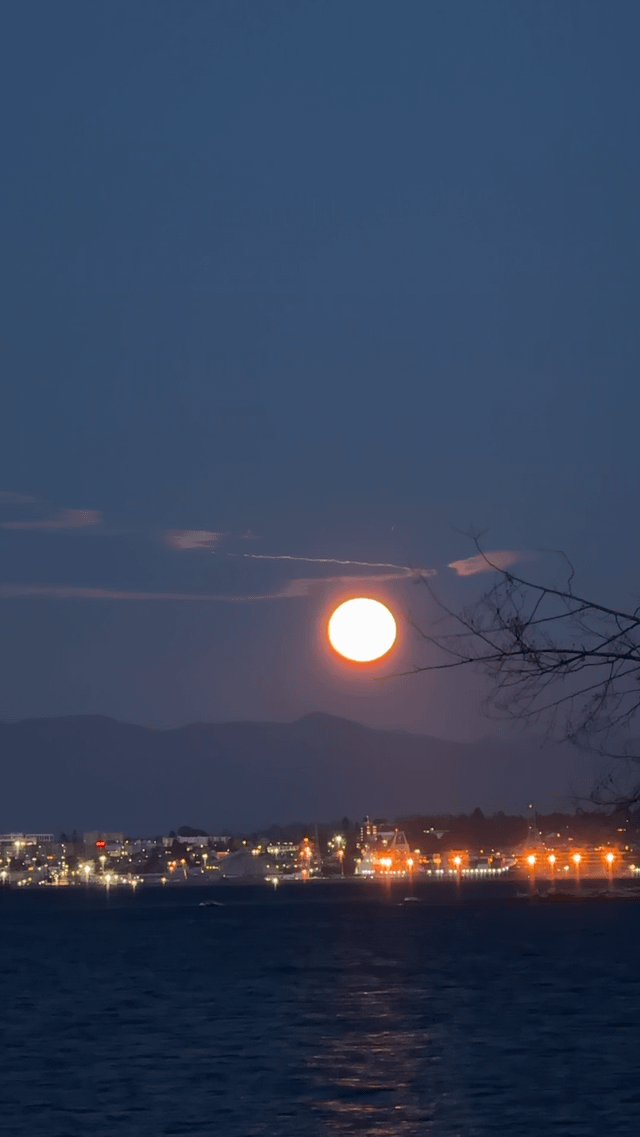 Moon rise last night was amazing 🌕