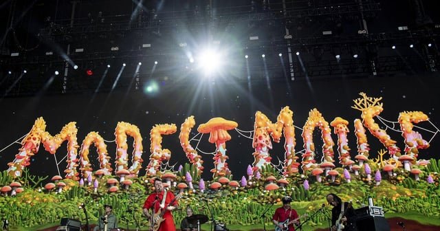 Modest Mouse sidelines guitarist after allegations involving teen fan