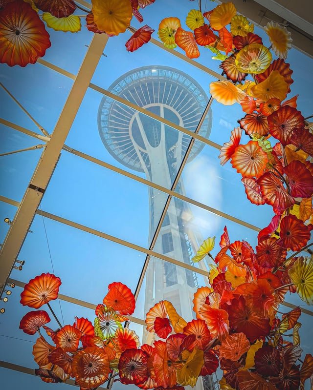 Took some out of towners to the Chihuly exhibit yesterday. Beautiful, but I really want to see this part at night.