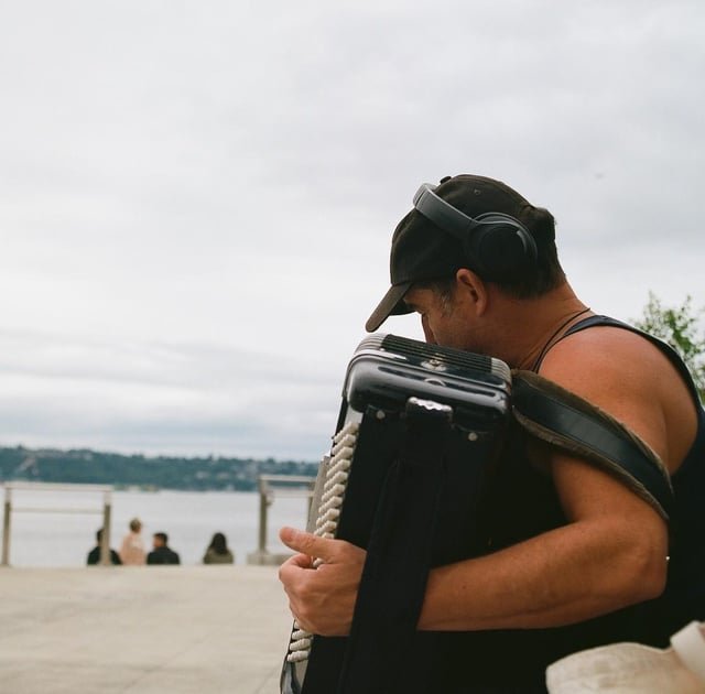 Anybody know the guy playing accordion back on 6 July at the waterfront?