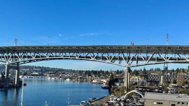 How does SDOT cool down Seattle’s bridges during extreme heat?