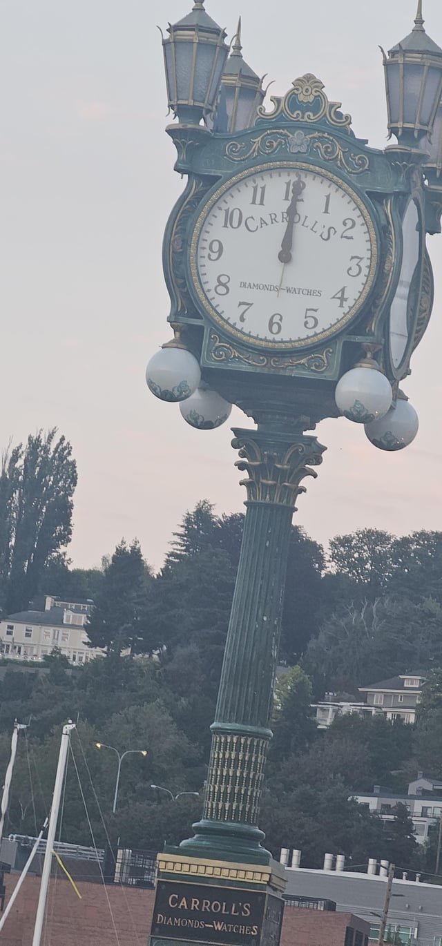 whats the lore behind this clock not working