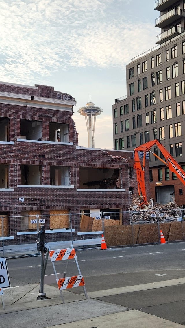 Lexington Concord Apts being demolished, 2nd & Battery
