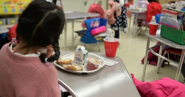 Kids eat free in SPS