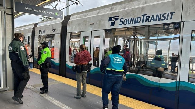 Sound Transit approves fare gate pilot at up to 14 Link stations