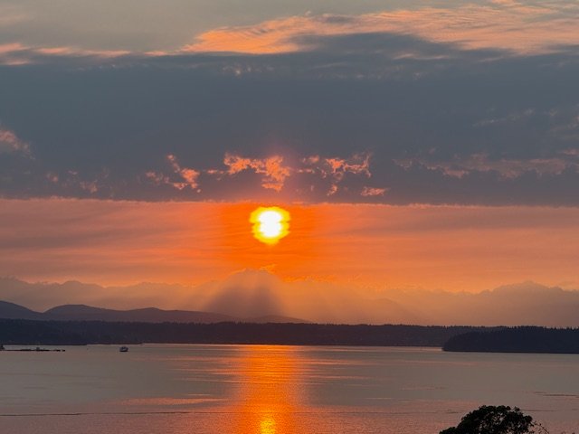 WEST SEATTLE SUNSET: Another smoky show