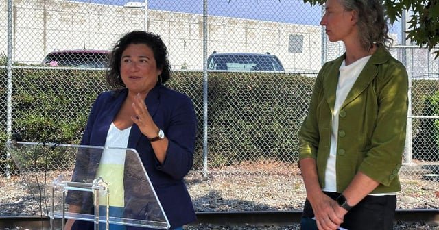 Raw beef, late meals spark hunger strike by 140 at Tacoma ICE center