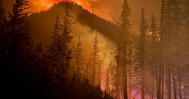 WA wildfire crew investigated for posing with white nationalist flag