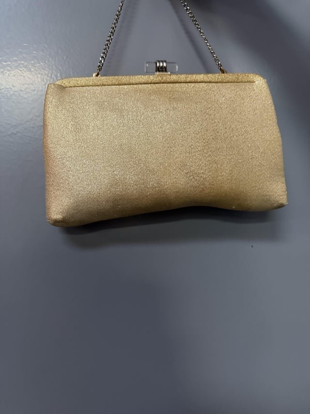 Are you from Louisiana and did you lose a purse in Seattle Center?