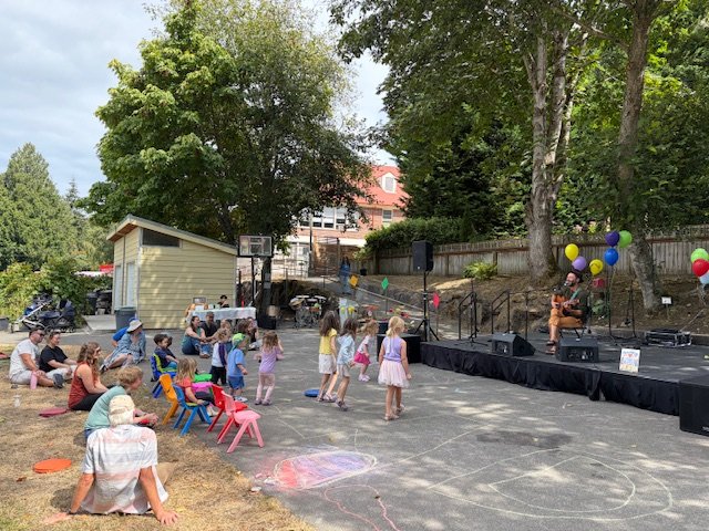 FOLLOWUP: Fauntleroy Schoolhouse’s first KindieWest music-and-more festival was a success!