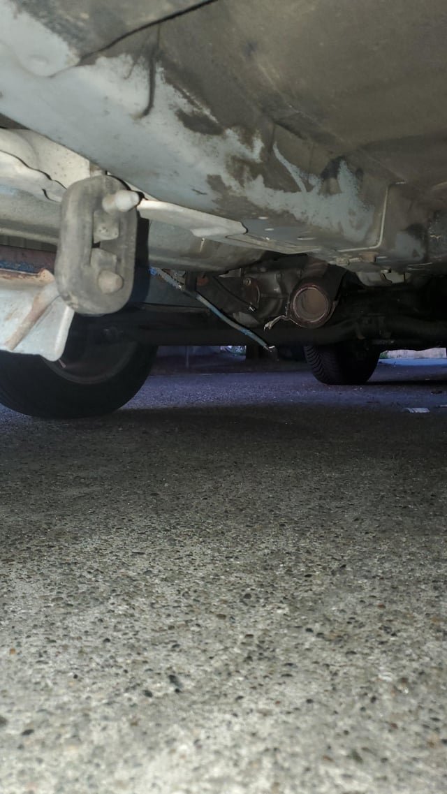 Stealing a 20+ year old Catalytic Converter in broad daylight in 2026