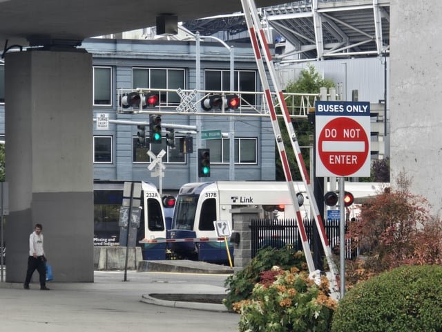 Northbound light rail stuck at Royal Brougham?