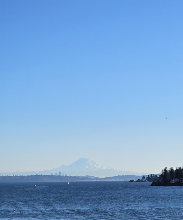Tahoma aka Mt Rainier, Washington USA (Seattle for scale)