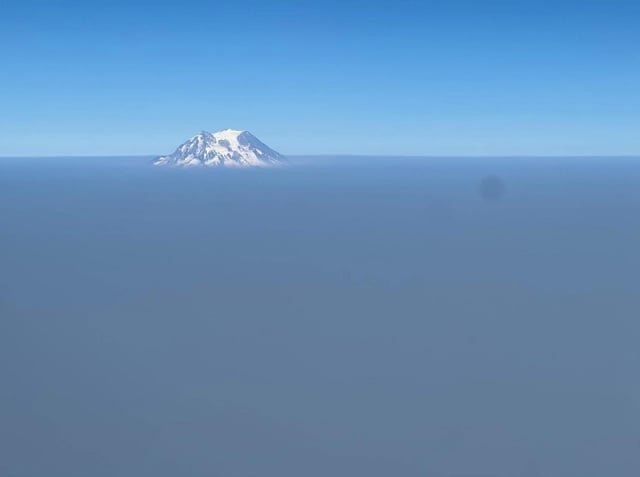 The smoke barrier from the sky 10 minutes before I landed in Seattle