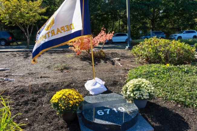 VIDEO, PHOTOS: New memorial installation dedicated outside Southwest Precinct, in memory of Det. Bryan Van Brunt