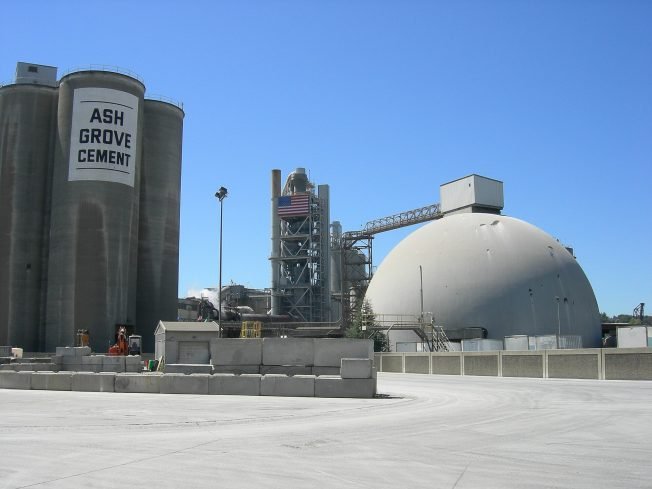 Ash Grove Cement’s tire-burning rate can’t rise, Duwamish River Community Coalition says after two-year challenge