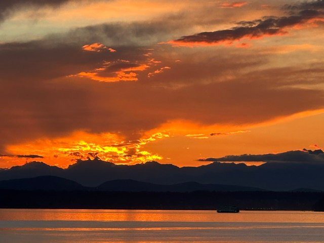 WEST SEATTLE WEATHER: Labor Day weekend’s first sunset, and what’s ahead