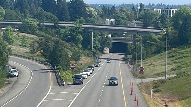 WSDOT found a fix to illegal parking on the SEA Airport expressway. Then it took it away – MyNorthwest.com