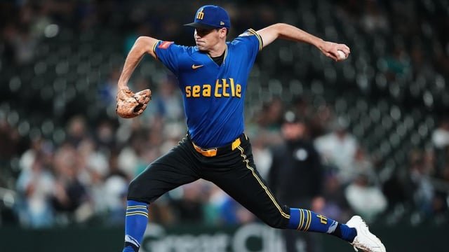 Julio Rodríguez makes MLB history as Mariners fall 7-4 to A’s