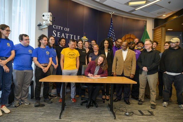 Mayor Wilson Signs Junk Fee Legislation into Law