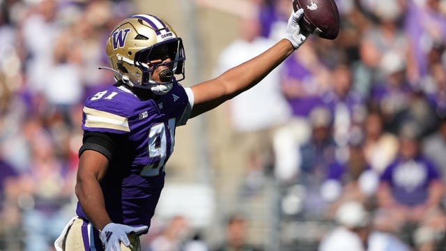 Washington offense overcomes early struggles in Apple Cup win