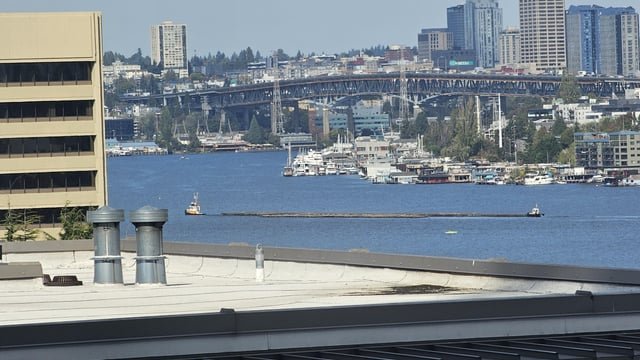 Two tugs or loooongbarge in Lake Union