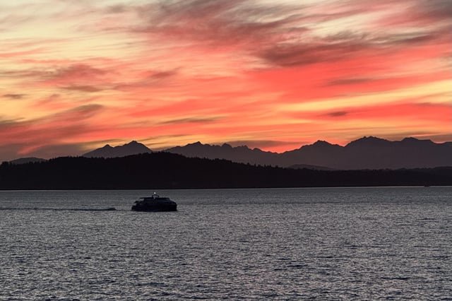Sunset tonight with mountains