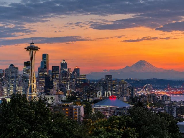 Seattle really knows how to make an ordinary evening look good